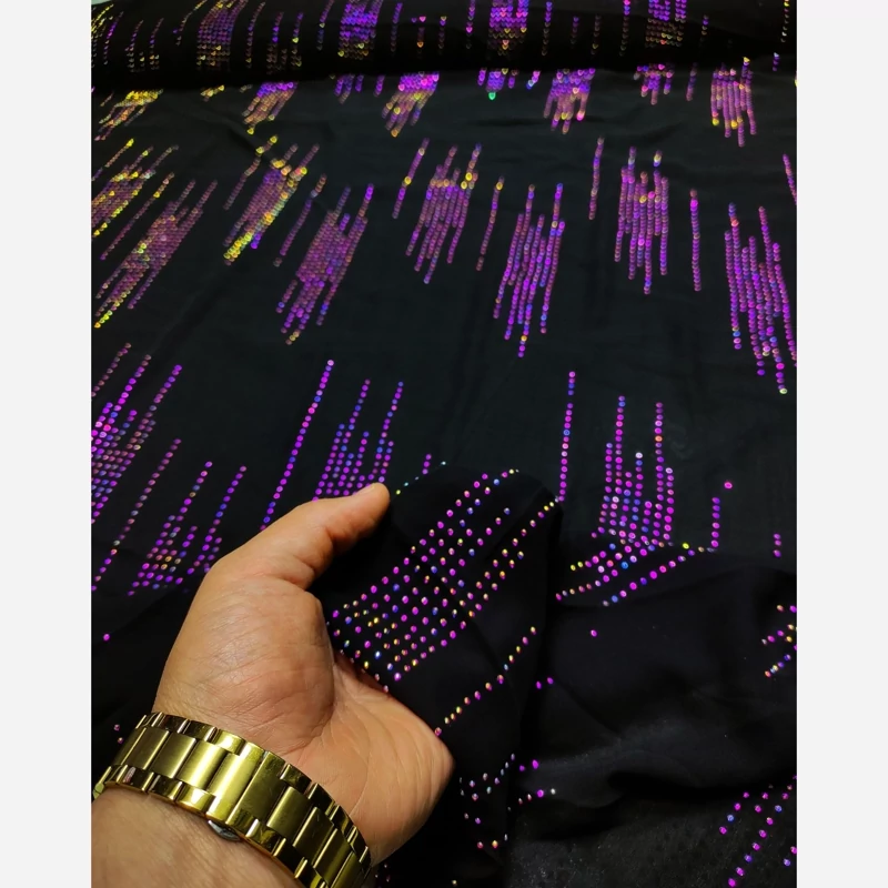 پارچه حریر جت بلک نگیندار با طرح ضربانی   یک انتخاب حرفه ای برای خیاطی بینظیر ویژگیهای منحصر