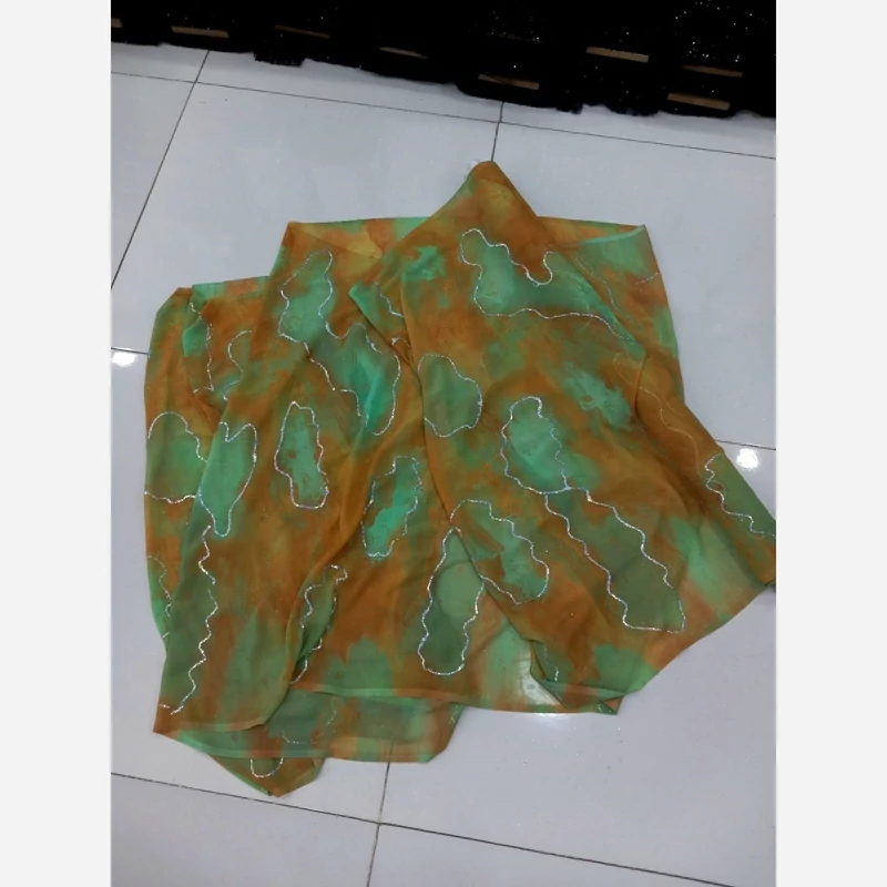 پارچه حریر طلاکوب درخشان انتخابی اشرافی برای طراحان حرفه ای حریر لطیف با طلاکوبی  5 رنگ   عرض